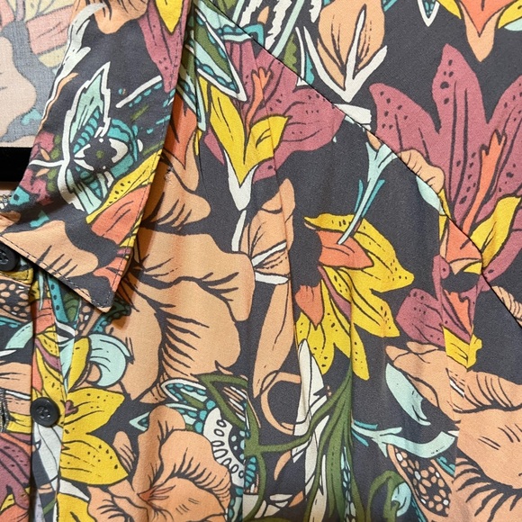 LuLaRoe Valentina button up shirt. NWOT XL - Picture 2 of 4